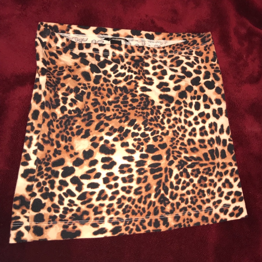 Stretchy H&M Leopard Print Skirt